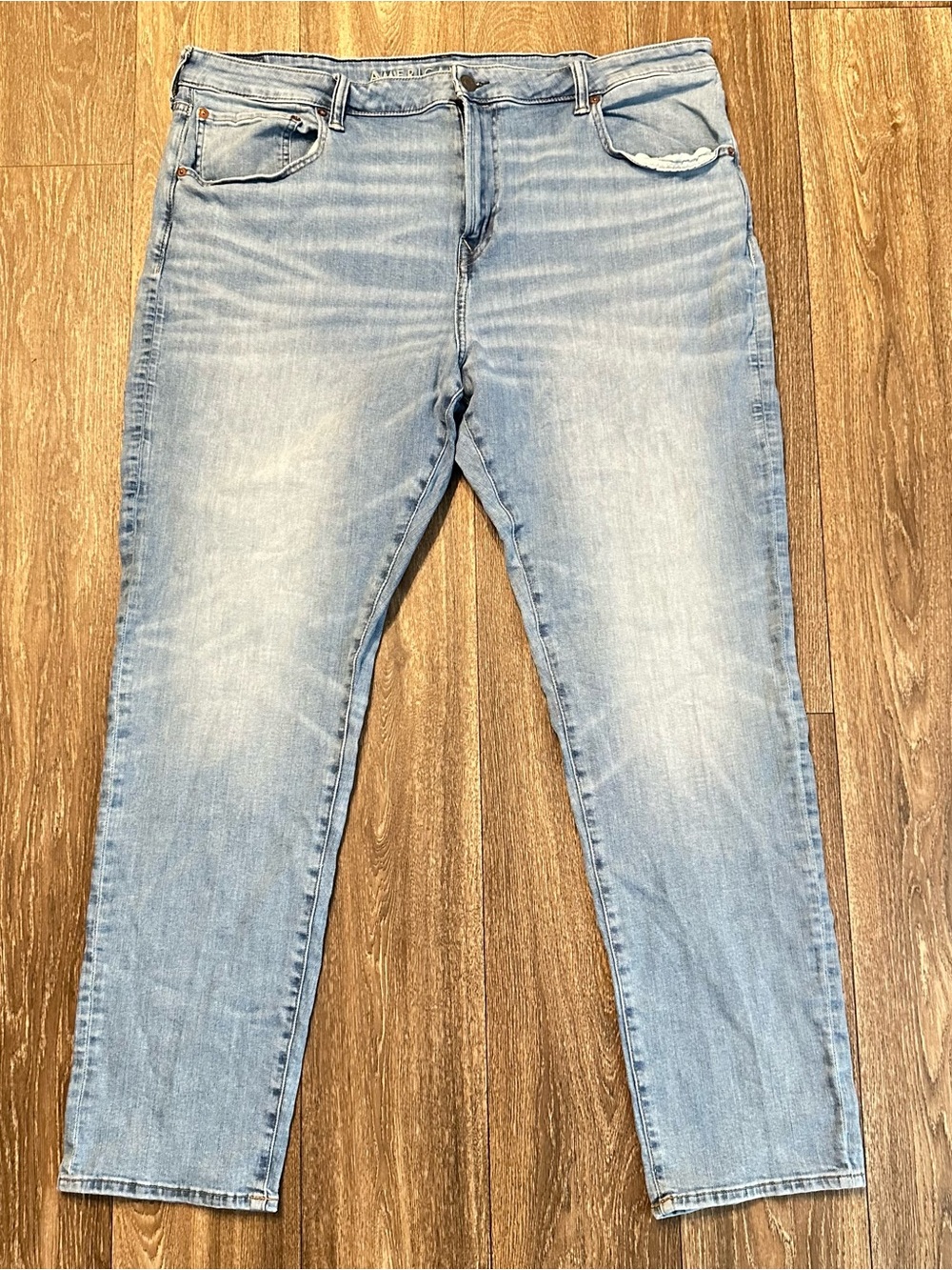 Men’s American eagle air flex + light wash relaxed fit jeans Sz 42x34